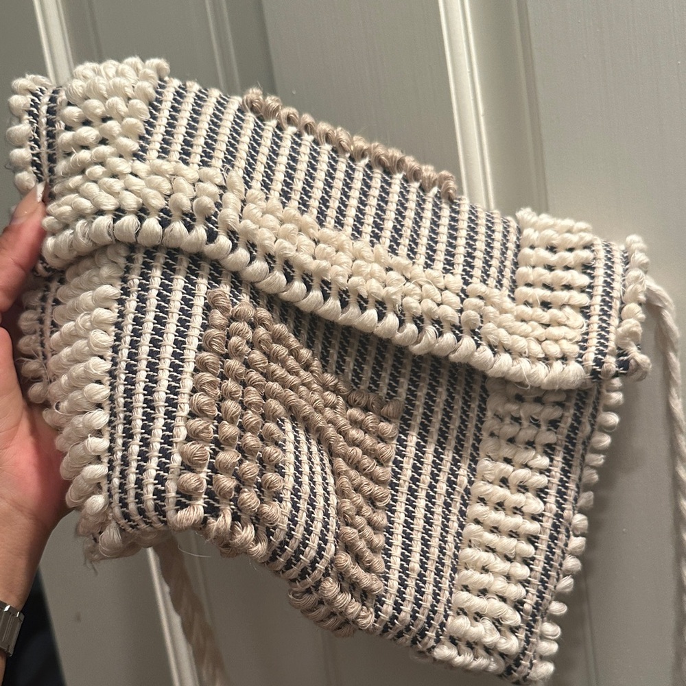 Stylish Cream and Black Woven Bag - Picture 6 of 7